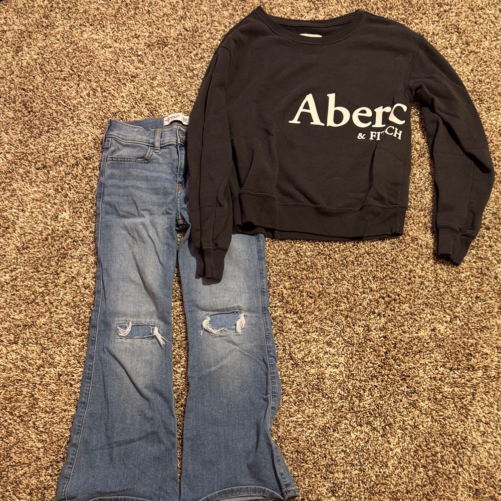 Abercrombie & Fitch outfit bundle lot of Logo Sweatshirt w/Blue Distressed Jeans